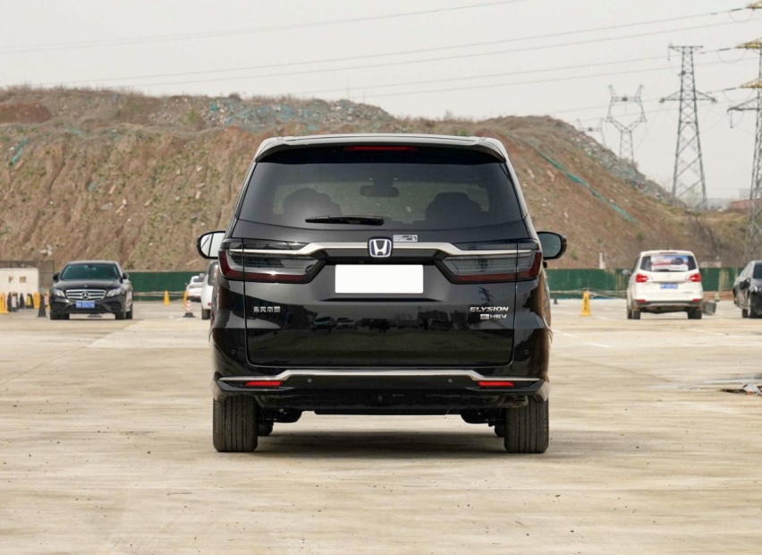 不是谁都能成为埃尔法？艾力绅27.98万起，老老实实做好家用MPV