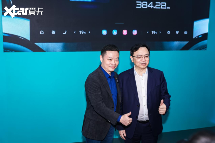 北京车展顶流实锤！比亚迪E3馆炸场，明星老外齐打卡