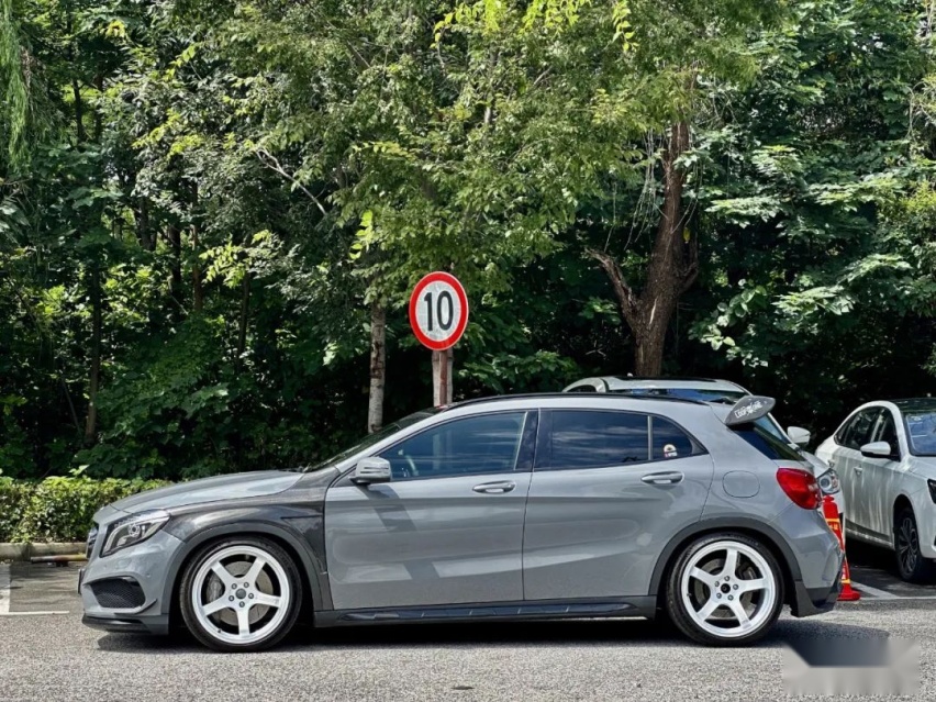 忽悠母亲买了辆奔驰GLA45 AMG，我将它改出了