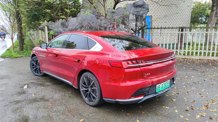 都说家庭第二辆车才买电车，真正拥有油车和电车后，才发现错了