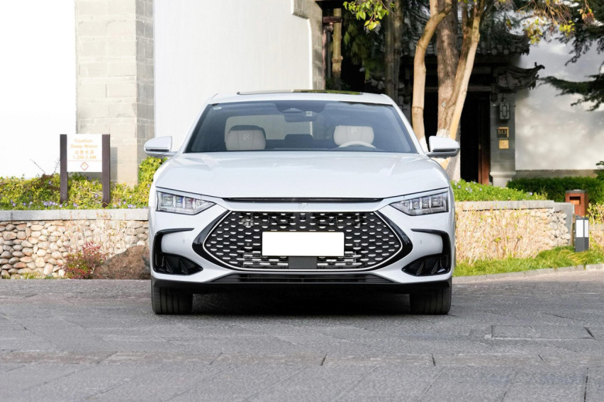 汉DM-i荣耀版对比雅阁e:PHEV，你更喜欢哪一款？