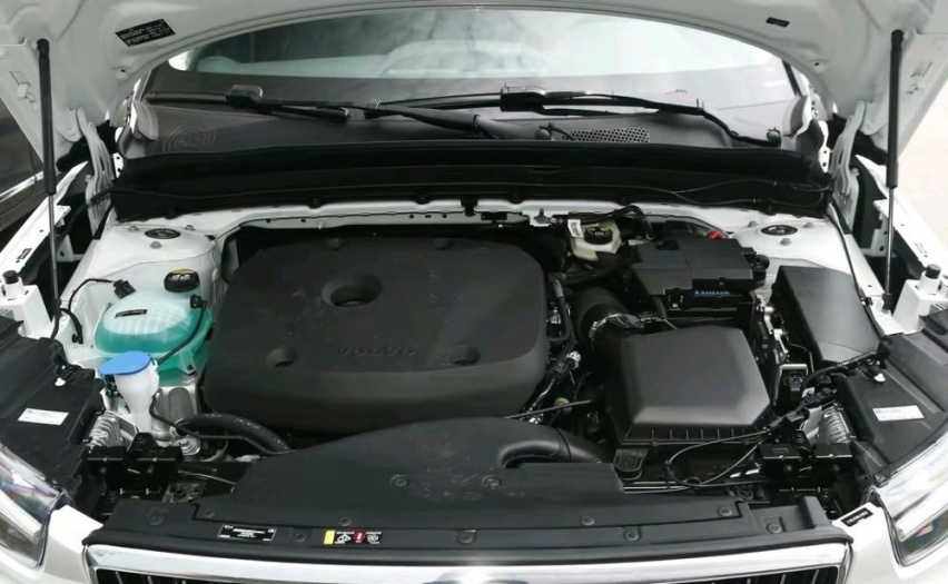 新款沃尔沃XC40实车曝光 全系2.0T+48伏轻混 轴距比Q3大