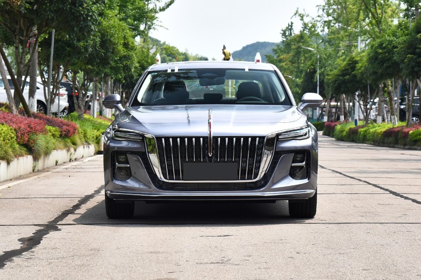 选择2.0T+8AT还是1.4T+双离合？红旗H5和大众迈腾谁更适合你