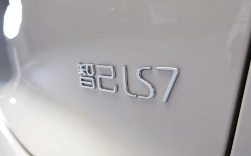 让老板心甘情愿“躺平”，智己LS7干了这件大家都没干过的事