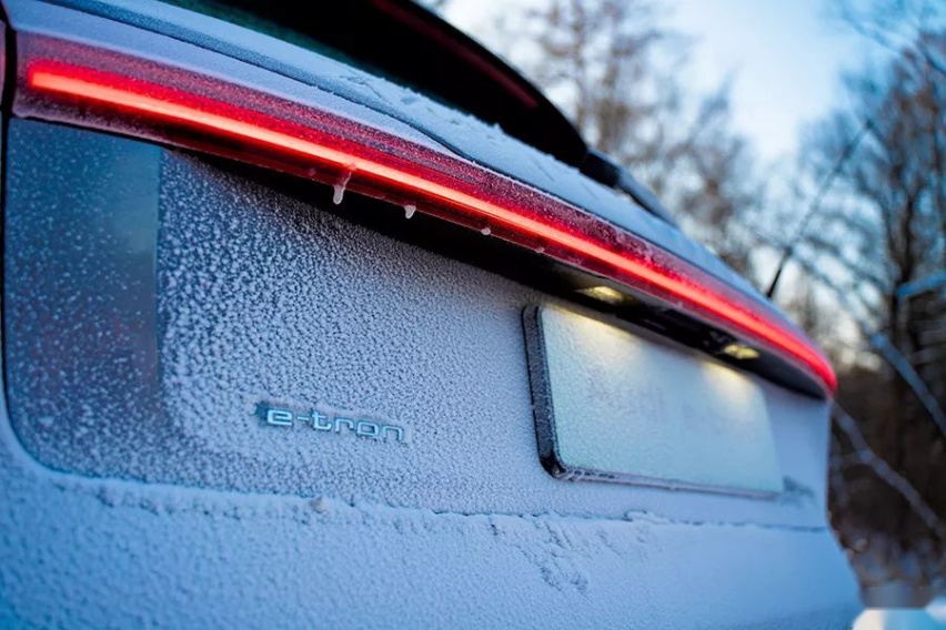 实力不输特斯拉，冰雪试驾奥迪首款纯电SUV e-tron！