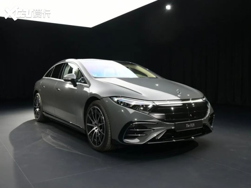 新款奔驰eqs,换立标,中国有钱人会认?