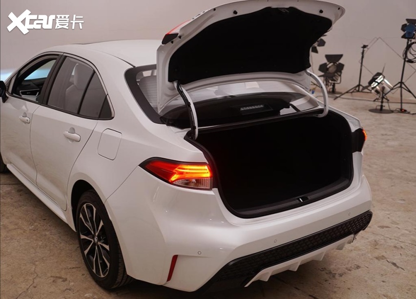 丰田雷凌以价换量，搭载1.2T和1.8L，不用老盯着高尔夫
