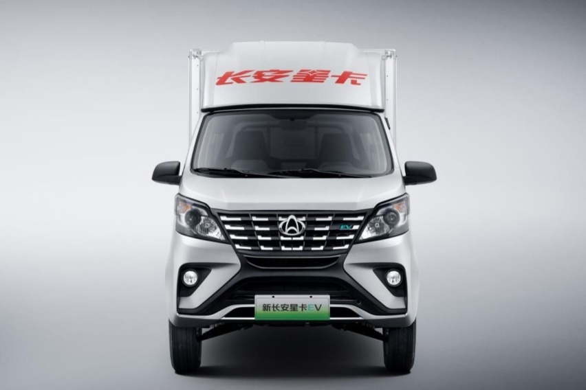 低成本大空间长续航，新长安星卡EV 13.98万起上市