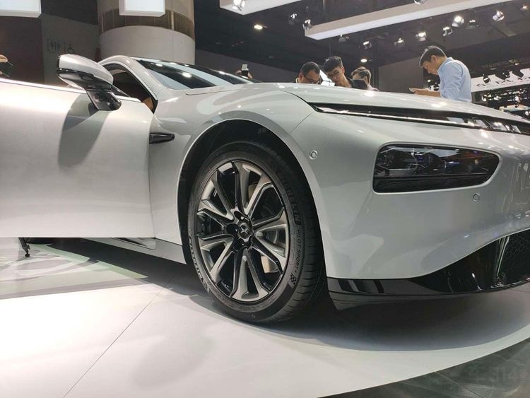 2019广州车展：小鹏P7公布预售价 特斯拉麻烦了
