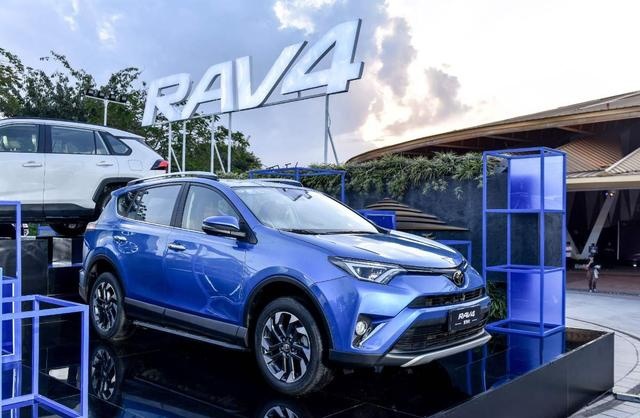 17.48到25.88万,新RAV4售价让我忘记那块中控屏