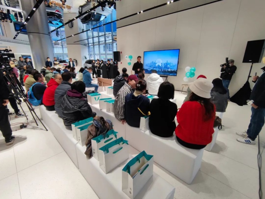8D山城第二间“牛屋”开业，蔚来总裁秦力洪表示要“亏本”运营