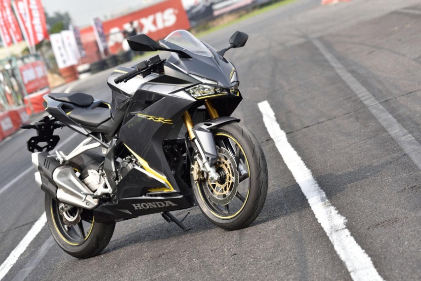 川崎打响小排量四缸车军备赛第一枪，250CC川崎ZX-25R