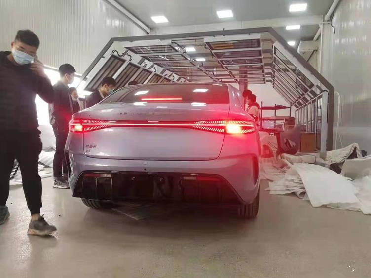 比亚迪海豹内饰曝光，换装全新风格的方向盘