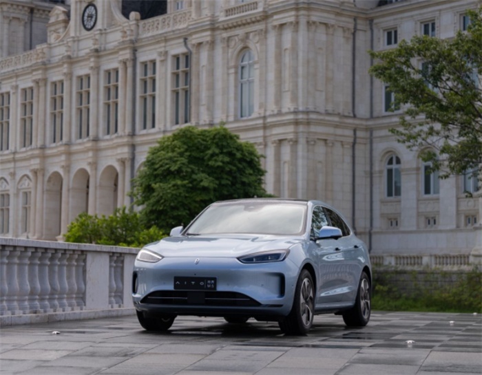 华为赋能问界M5 EV！给“智慧出行”新定义，还有超跑颜值+动力