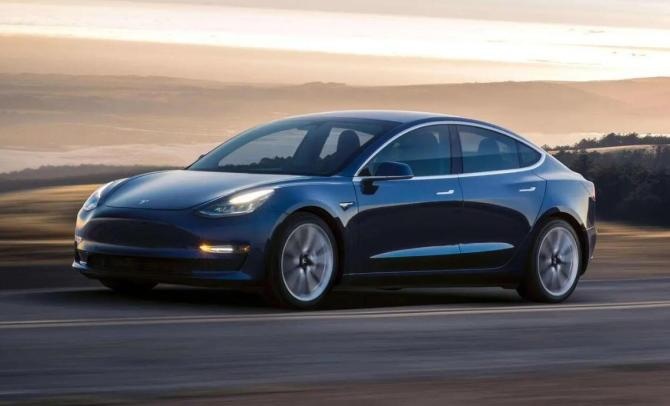 特斯拉Model 3.jpg
