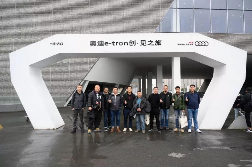 开电动车西出折多有何境遇？奥迪e-tron：海螺沟越野、折多