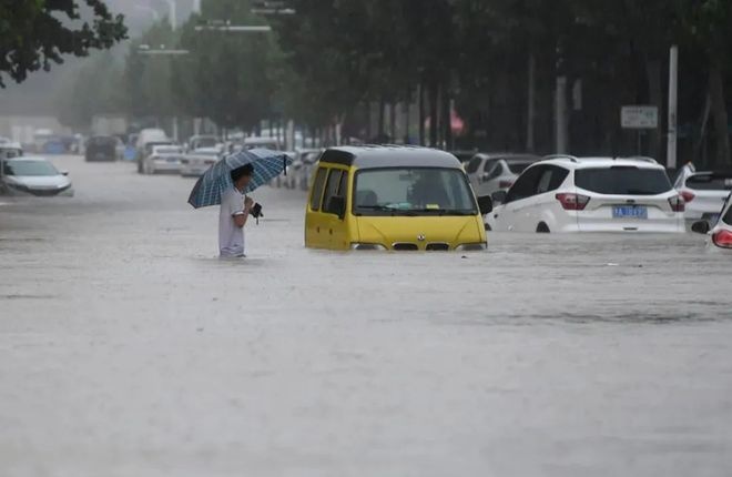 暴雨来袭汽车进水，学会正确处理让你少花冤枉钱