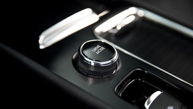冒险家：我要硬上强攻啦，XT4：先过我这关！