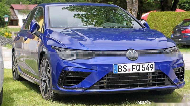 volkswagen-golf-r-spy-shots.jpg