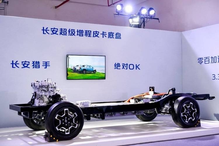 长安猎手皮卡震撼上市，引领中型皮卡新潮流，售13.99万至21.69万