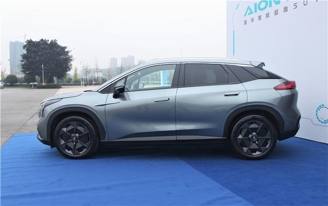零百加速3.9秒的Aion LX，有快感吗？