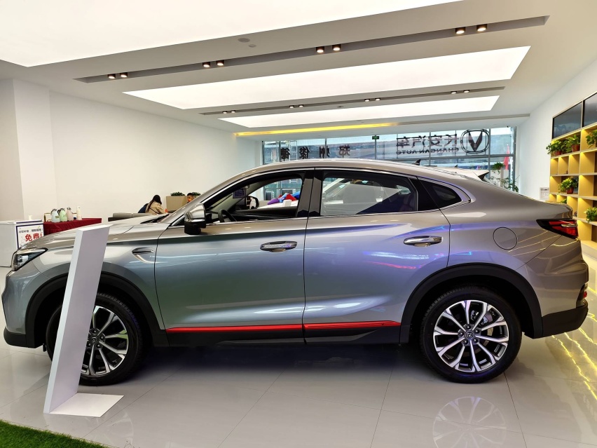 溜背轿跑SUV 实拍长安CS85 COUPE 运动感十足