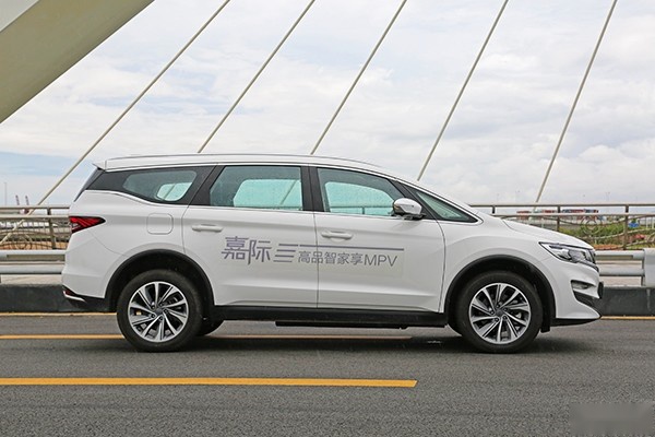 多方面领先同级别MPV 试驾吉利嘉际PHEV