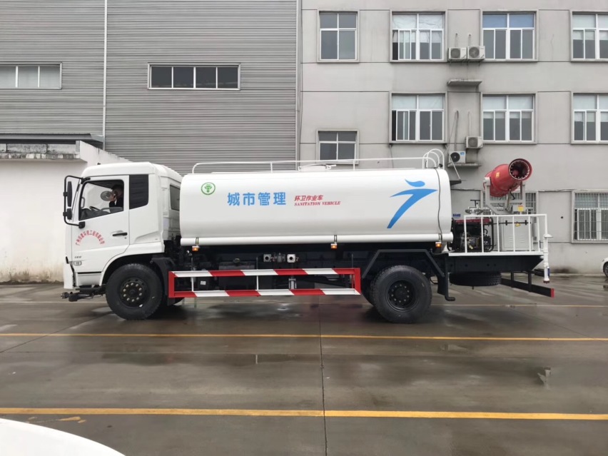 东风天锦12-15吨洒水车 国五绿化喷洒车带雾炮图片