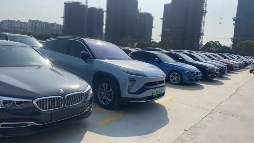 初入职场的他，在瓜子二手车上买了辆奔驰