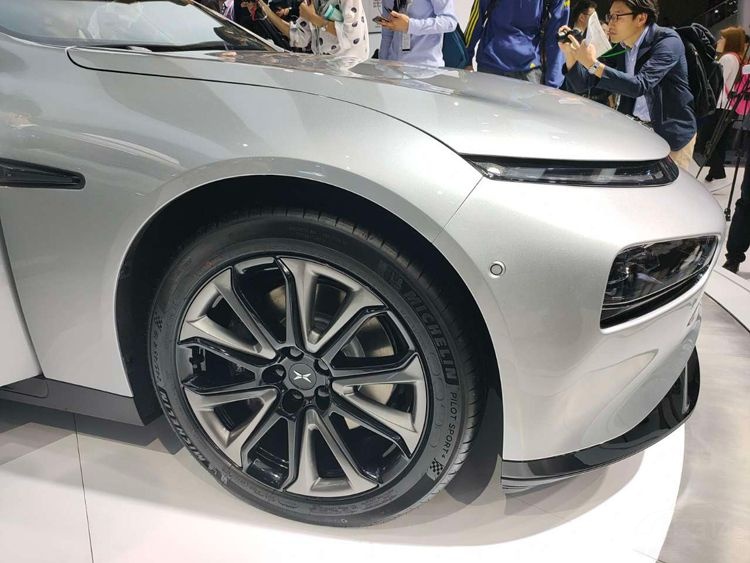 2019广州车展：小鹏P7公布预售价 特斯拉麻烦了