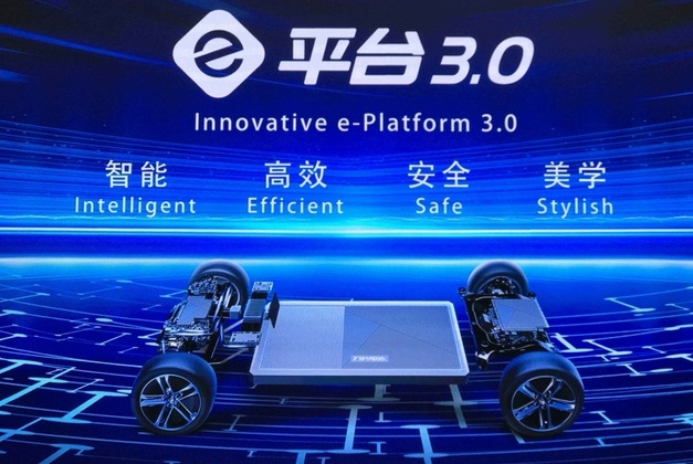 超飞度拿到小型轿车销冠，低能耗比亚迪海豚真能成电动版飞度吗