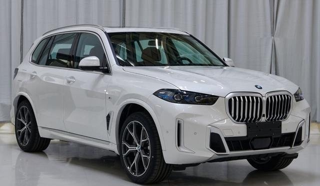 发动机功率提升，屏幕更大，新款BMW X5还能打赢电动车吗？