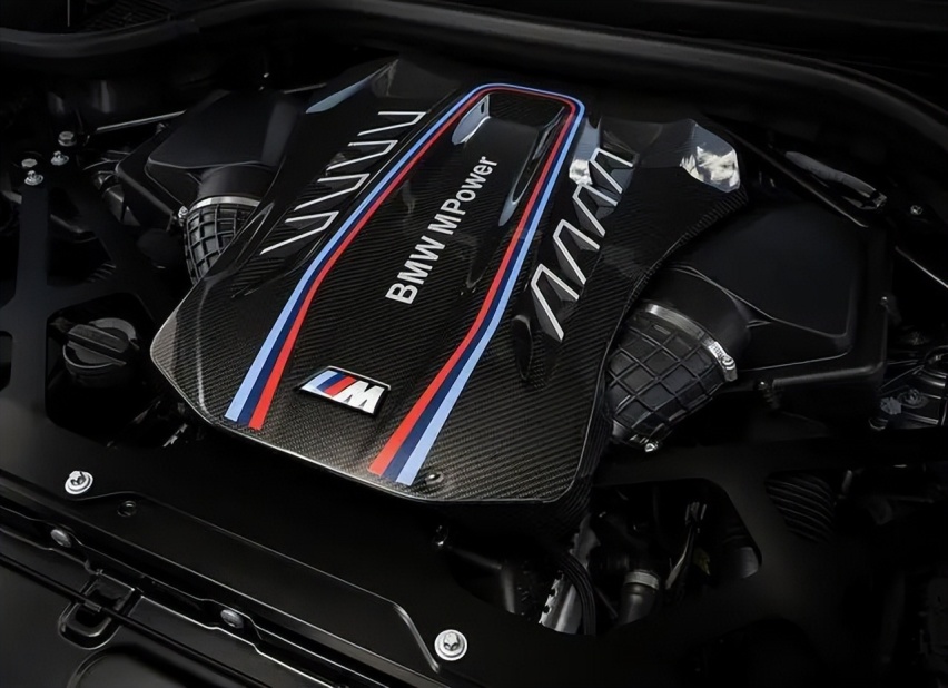新宝马X5M实车海外曝光,4.4T V8带电,双联屏,或三季度引入国内