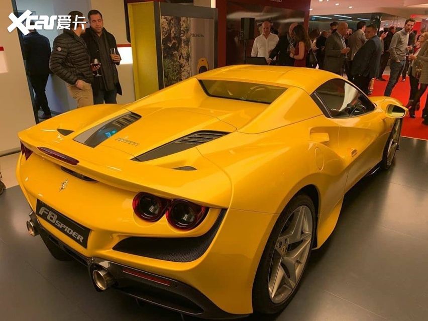 犀利的运动感 法拉利F8 Spider实车
