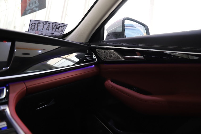 换装全新家族前脸 实拍2021款长安CS85 COUPE