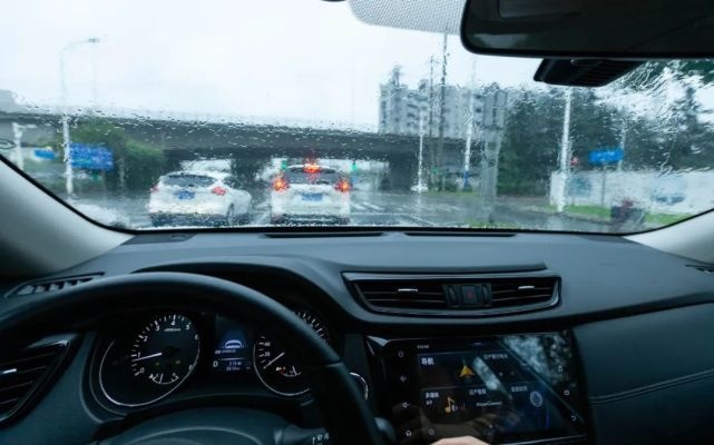 又到梅雨季，出门考验车辆时候到了！“全能”奇骏该你上了！
