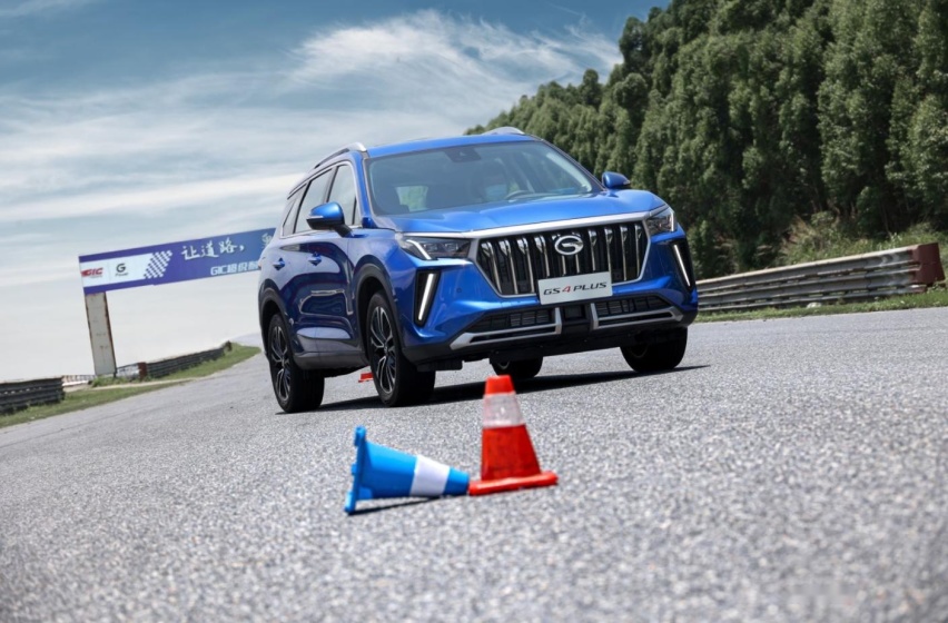 2.0T+6AT，7.5秒破百，顶配传祺GS4 PLUS预售14.6万