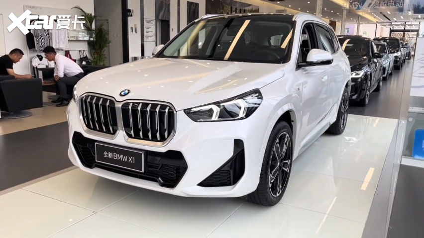 宝马x1低配裸车20.52万贵吗,百公里油耗8.06升,这些缺点想吐槽