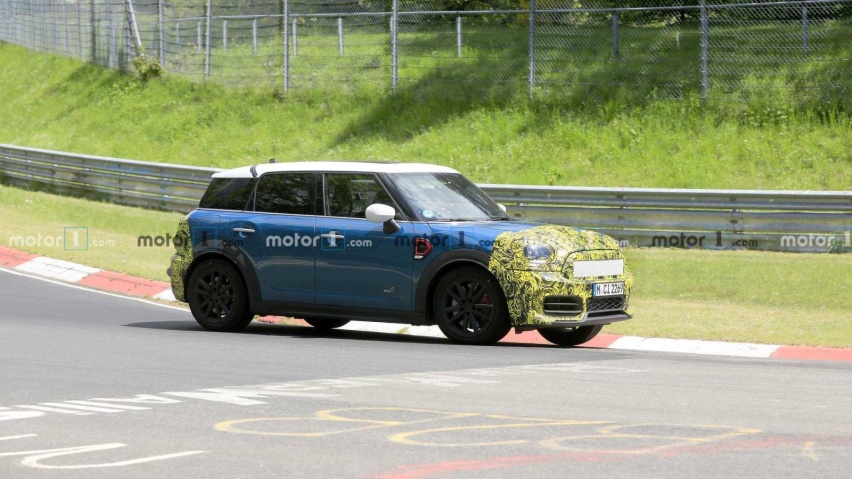 mini-countryman-spied-testing-at-the-nurburgring (1).jpg