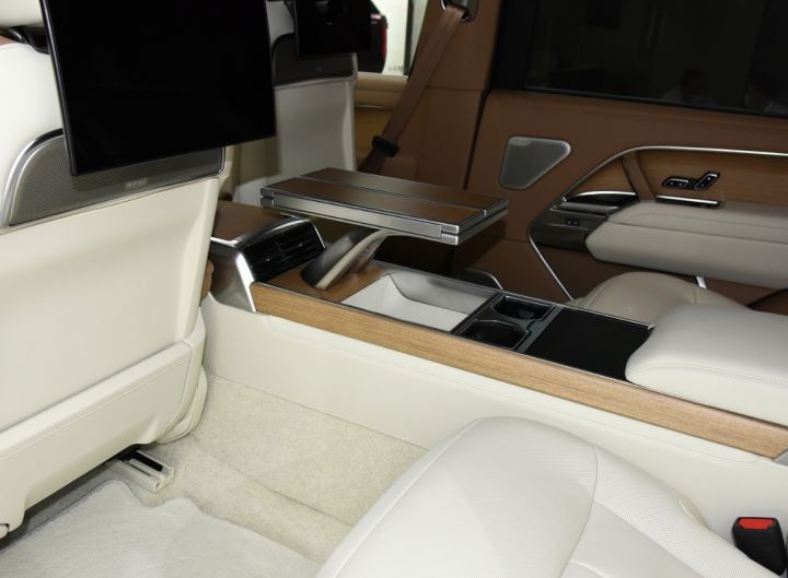 4.4T V8双涡轮，内饰壕无人性，全新路虎揽胜系列成都车展正式上市