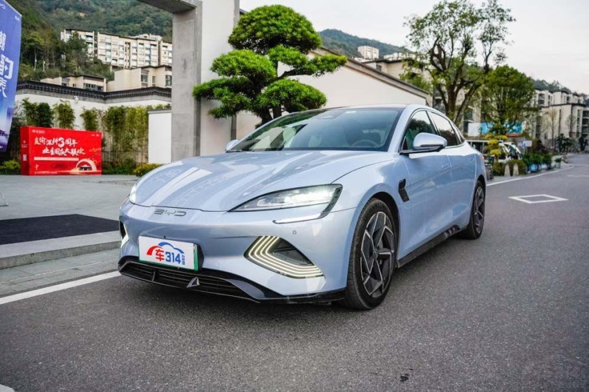 30万以下中型车，小鹏P7、长安深蓝SL03、海豹怎么选？