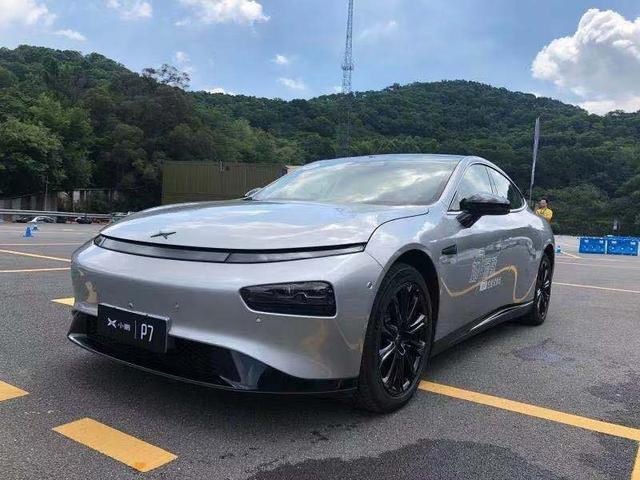 涉水性哪家强，电动车甩燃油车三条街？今天让你涨知识！