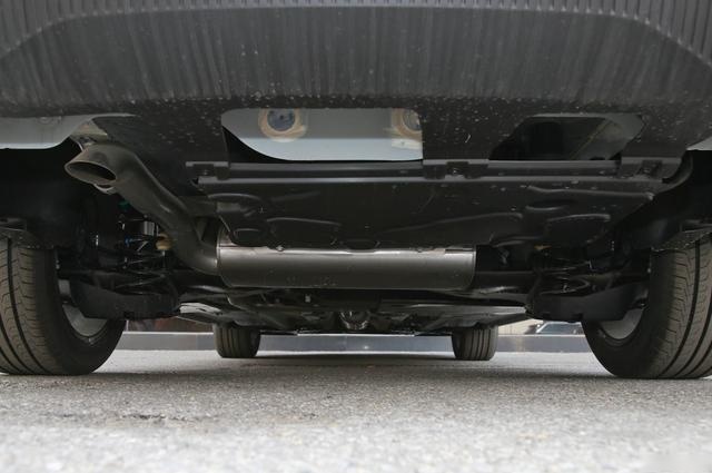 标致308底盘调教胜过德系车，可惜操控布局成败笔