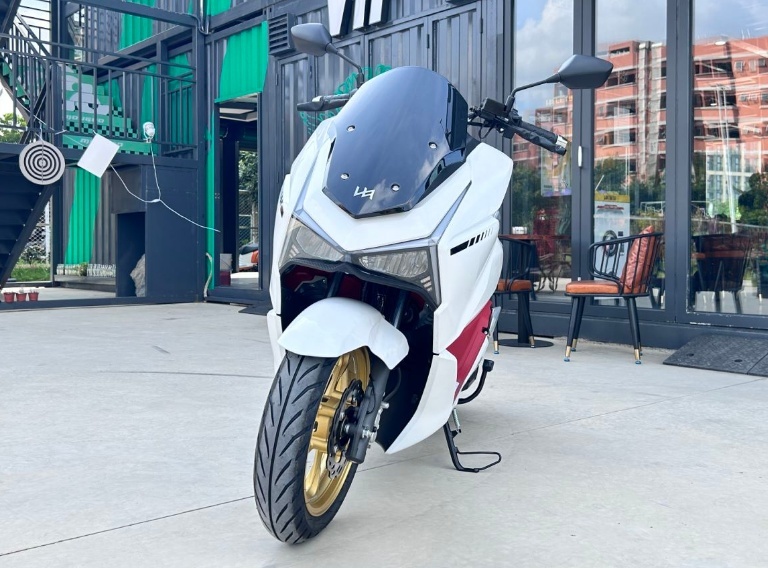 老厂制造！高配低价代表车型：原创外观，ABS+TCS，续航350km