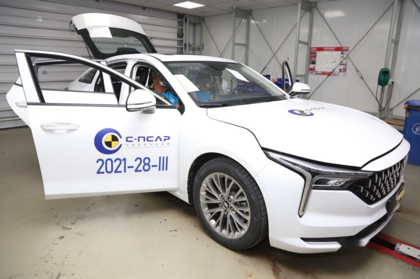 C-NCAP五星安全认证，第三代奔腾B70做“中国自主家轿安全领跑者”