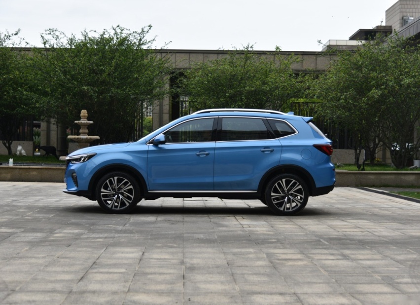又一款终身质保+免费保养的国产SUV，轴距2米7，颜值还很高