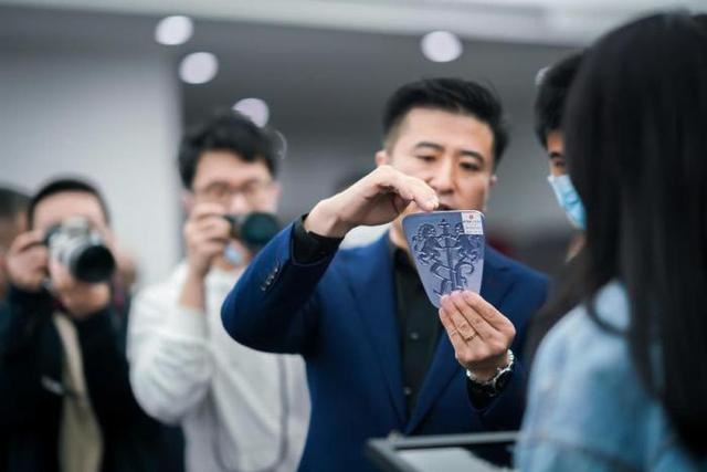 发布两款新Logo,荣威战略转型全面开始