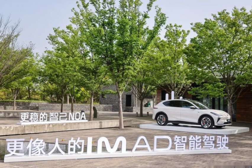 高速NOA上线，D.L.P.人工智能，智己能否打造更像人的智能驾驶？