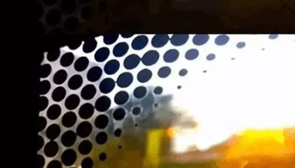 汽车挡风玻璃边缘的小黑点到底有什么用？很多老司机都不知道