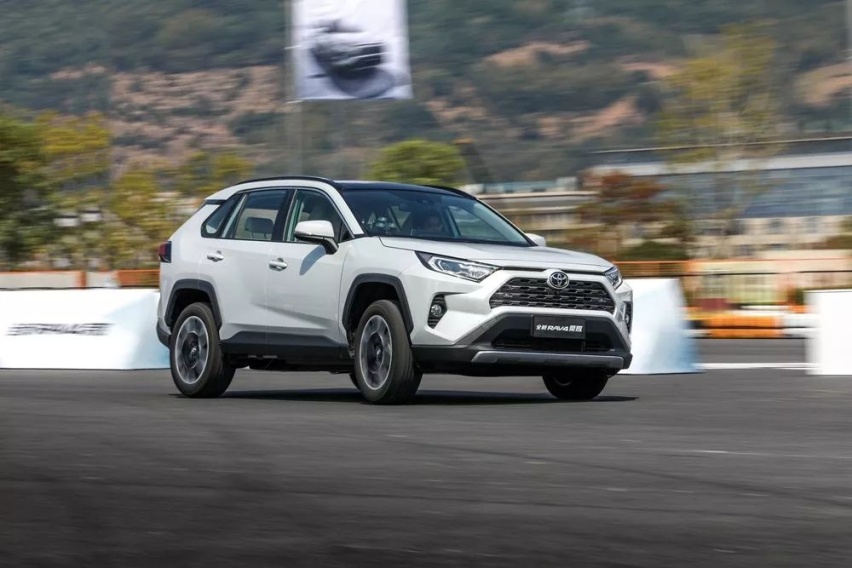 新代TSS丰田新RAV4荣放获得2020年智能都市SUV